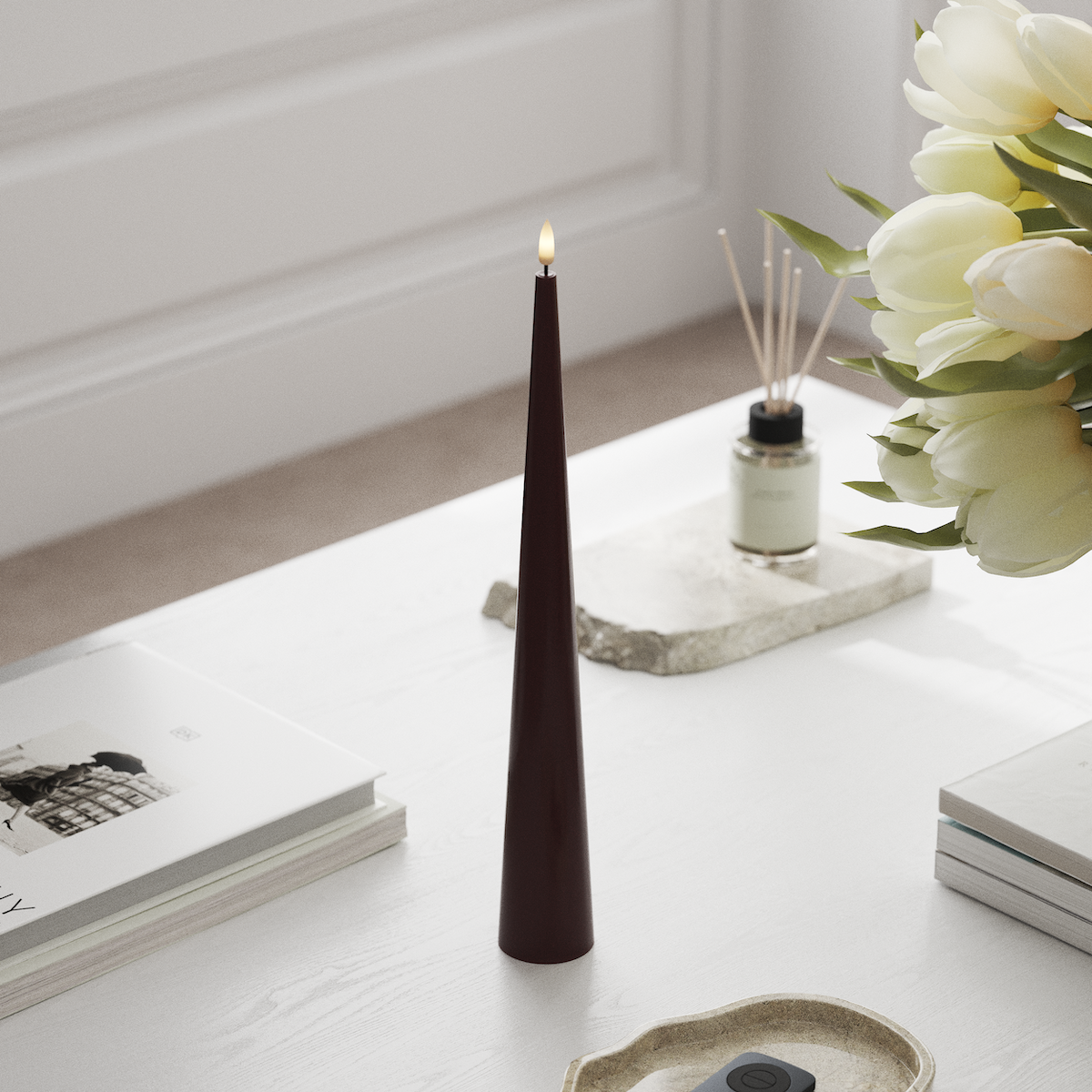 Deluxe Homeart Konljus D 5 x H 38 cm Bordeaux LED Kegelljus 1